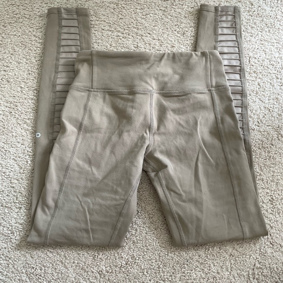 ALO Yoga High-Waist Moto Leggings - Gravel/Gravel Glossy - Picture 8 of 9